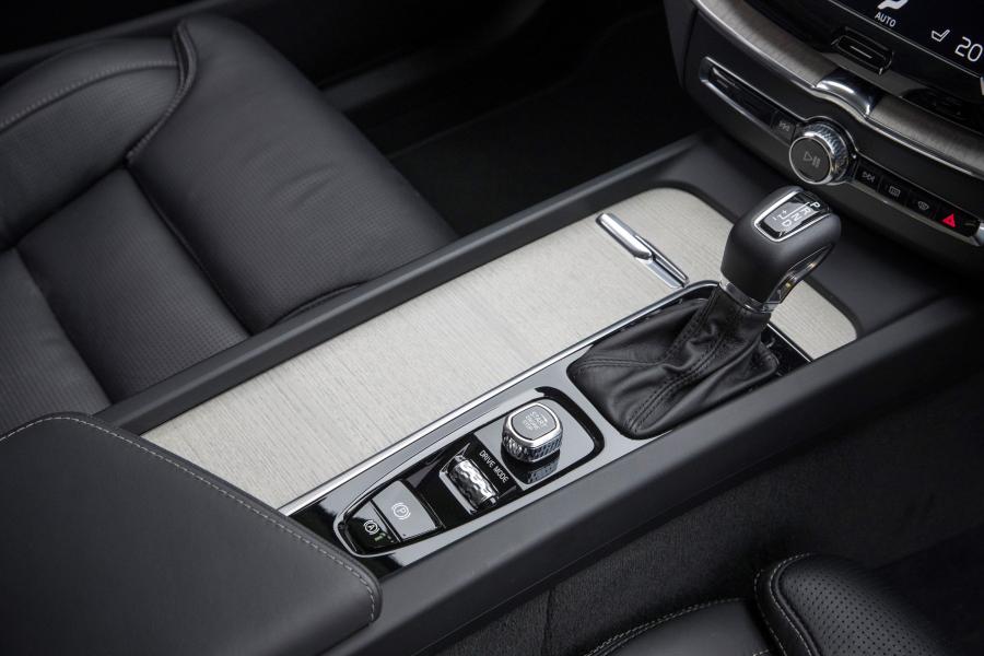 Детали интерьера Volvo XC60 D4 Inscription 2017 года  (UK) (фото 160 из 172)